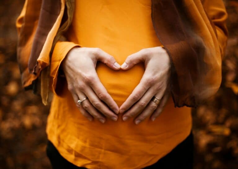 abdominoplastie apres grossesse : combien de temps attendre ?