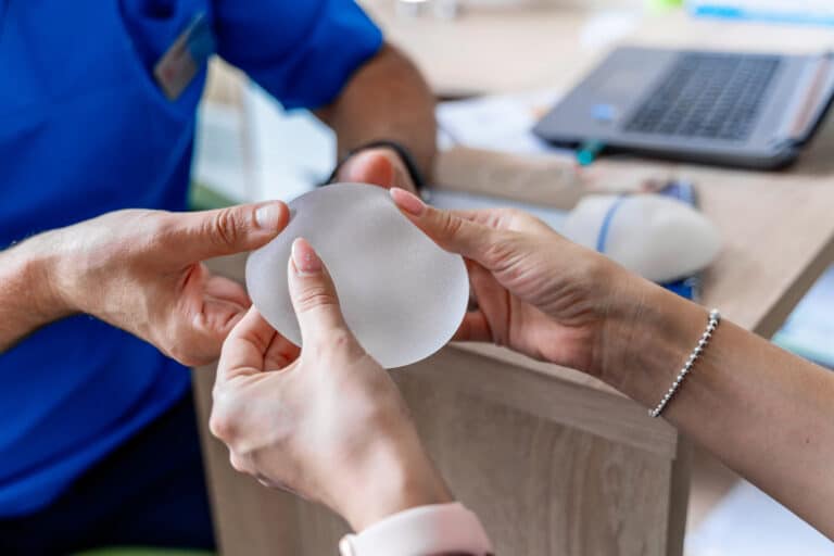 Comment se passe une augmentation mammaire ?