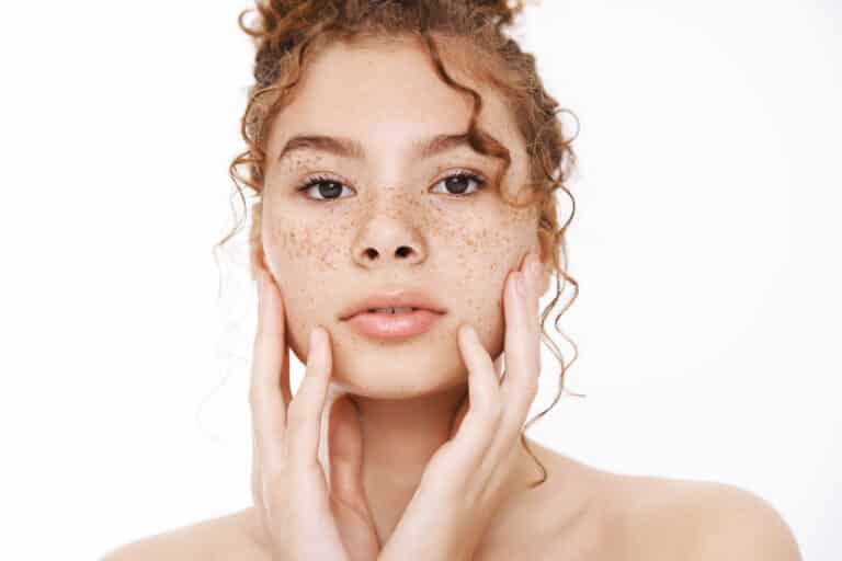 Grains de beauté et chirurgie esthétique : quand y avoir recours