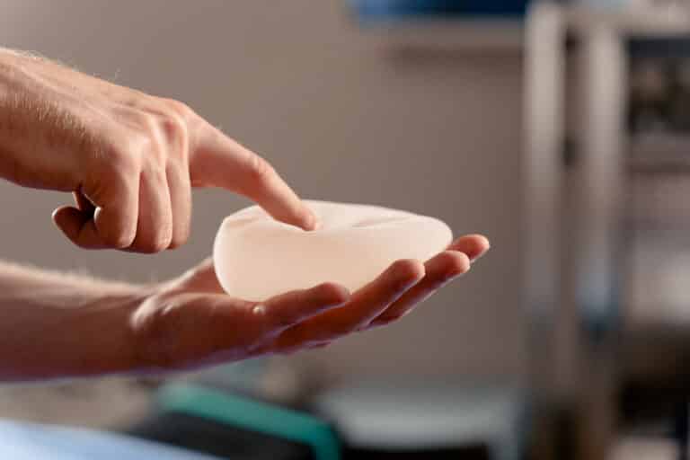 Coût augmentation mammaire : les options moins chères